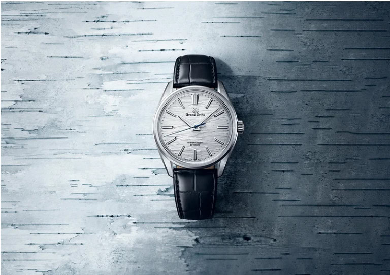 Models featuring the 10-beat hand-wound mechanical movement “Caliber 9SA4” and others are now available.